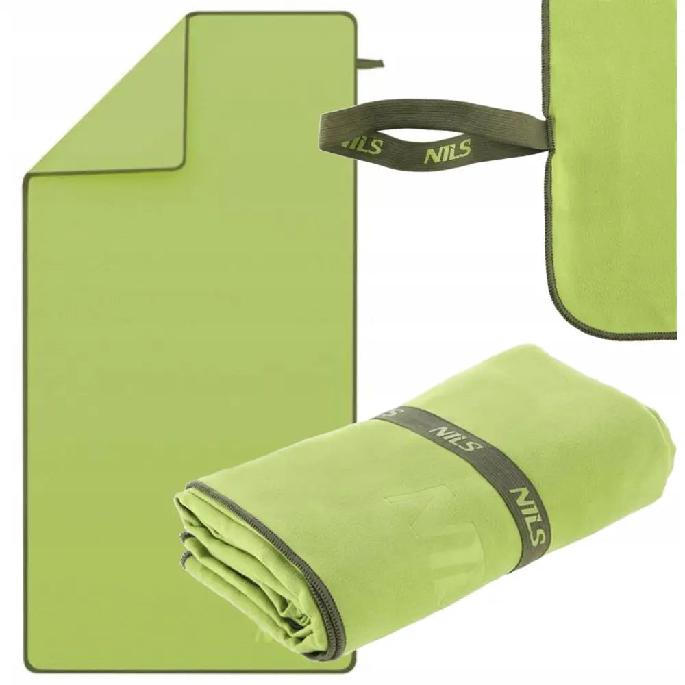 Hurtigtørkende strand- og badehåndkle i lys grønn mikrofiber, utbrettet med mørkegrønne kanter og elastisk logostropp.