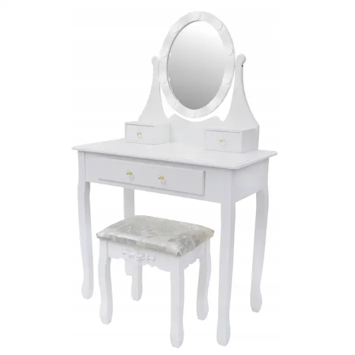 Hvit sminkebord med ovalt LED-speil, to små og én stor skuff, samt polstret krakk med mønstret trekk.
