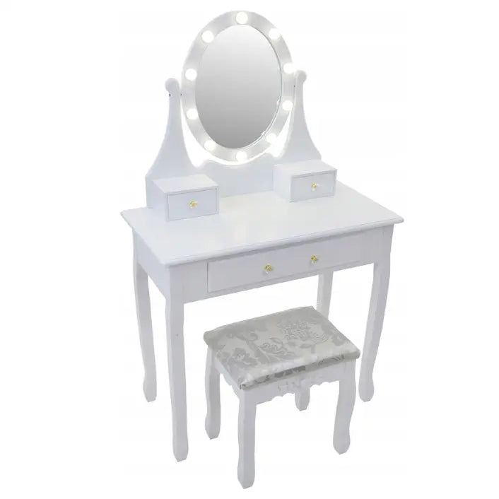 Hvit sminkebord med ovalt LED-speil, to små skuffer og krakk med lyst blomstrete trekk.