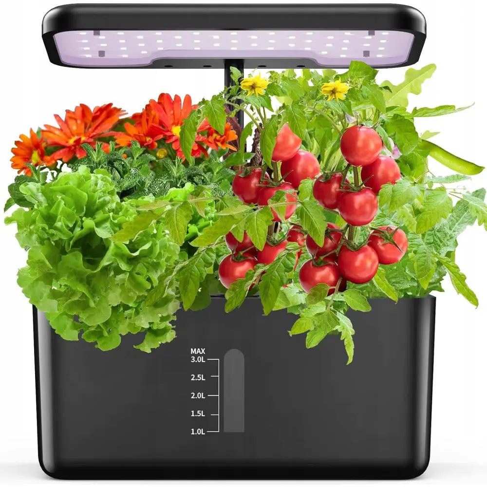 Hydroponisk plantedyrkningssystem med LED-lampe, full av urter, tomater og blomster, vannmåler foran.