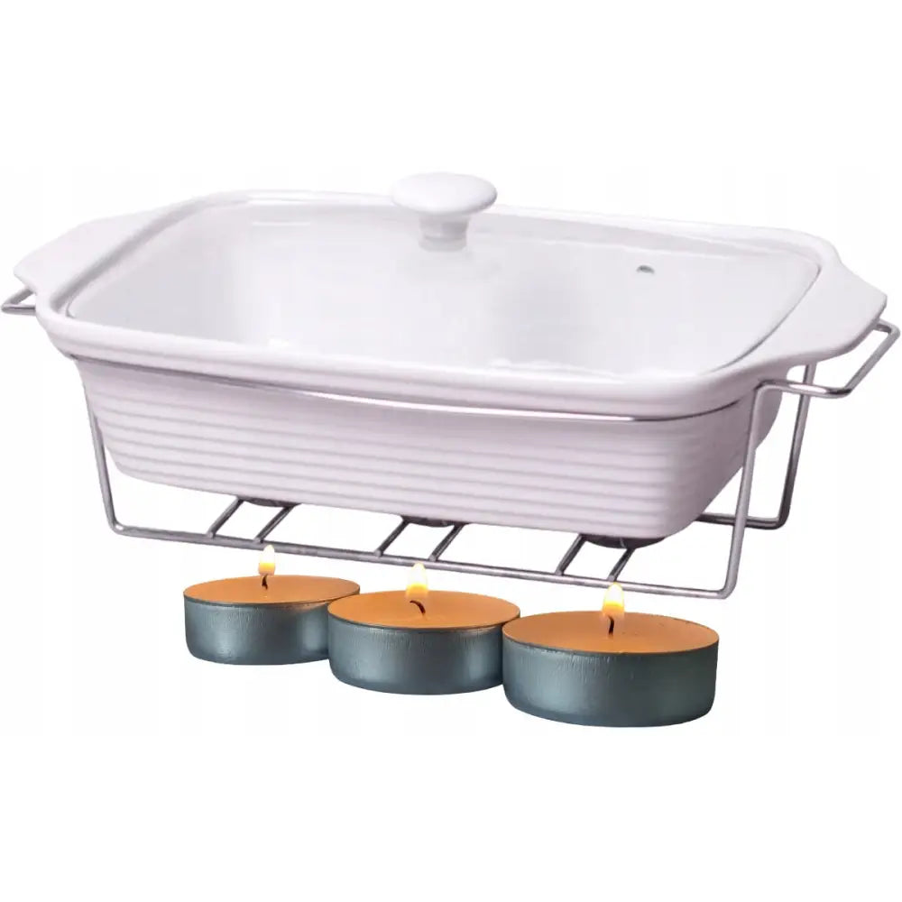 Ildfast form 30L med lokk, hvit keramikk i metallstativ med tre telys under for oppvarming.