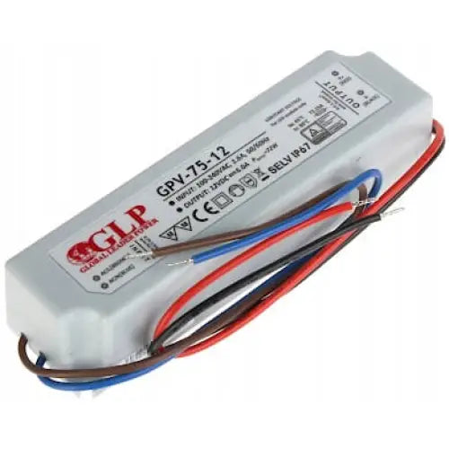 Impulsstrømforsyning 12V/6A, grå enhet med flerfargede ledninger og synlig produktetikett med rød logo.