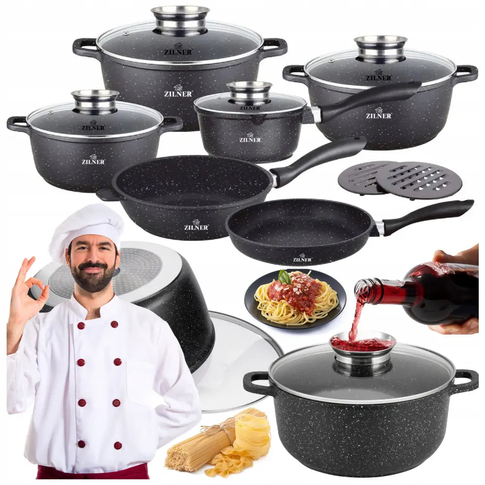 Induksjonskjelesett med sorte gryter og stekepanner i marmorlook, glasslokk og stålhåndtak, servert spaghetti.