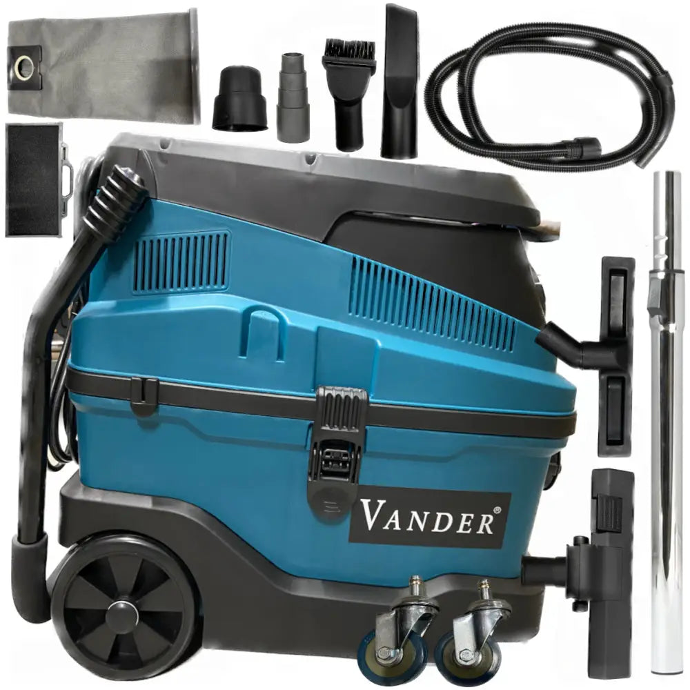 Industriell støvsuger med vannsfilter, 1600W, blå og svart, fire hjul, slange og ulike munnstykker vist ved siden av.