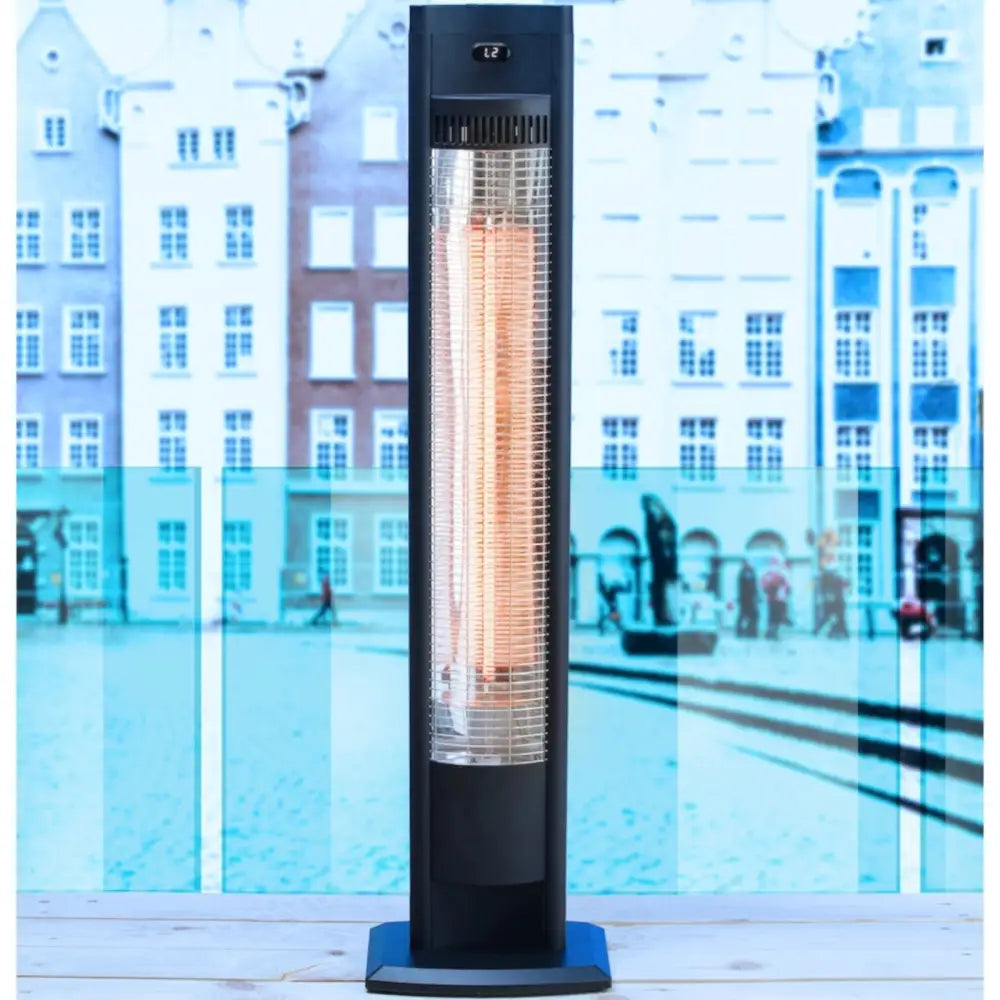 Infrarød varmelampe Tornado, frontbilde som viser glødende varmeelement bak svart metallgitter utendørs.