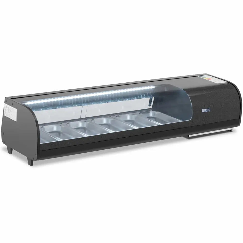 Innredning overkjølingsdisk med seks GN 1/3 metallbrett, buet glassfront og LED-belysning, skrå vinkel.