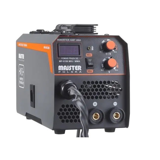 Inverter-sveiseapparat i sort og oransje metall, skrå forfra med knotter, digitalt display og tilkoblingsporter.