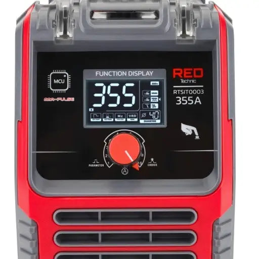 Inverter sveiseapparat med rød og grå front, stor digital skjerm, knapper og justeringshjul under displayet.