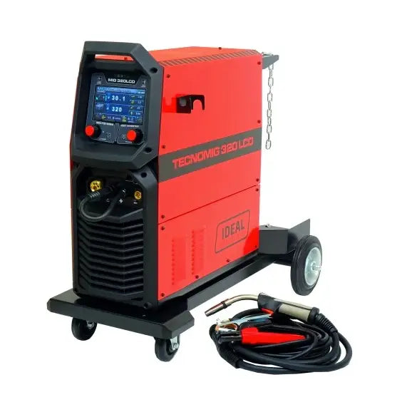 Invertersveiseapparat, rød og svart modell med stor digital skjerm, betjeningspanel og sveiseledninger foran.