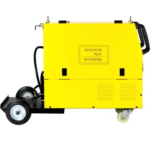 Invertersveisemaskin Mig Synergisk 350A, gul side med ventilasjonsrister, svarte håndtak og hjul.