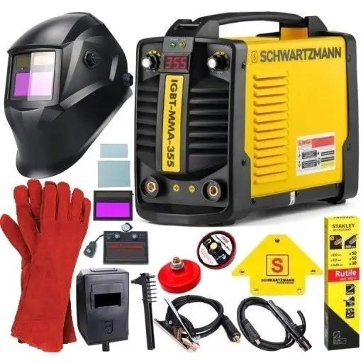 Invertersveisemaskin Tig Xxl Sett med gul og sort apparat, svart hjelm, røde hansker og tilbehør, sett forfra.