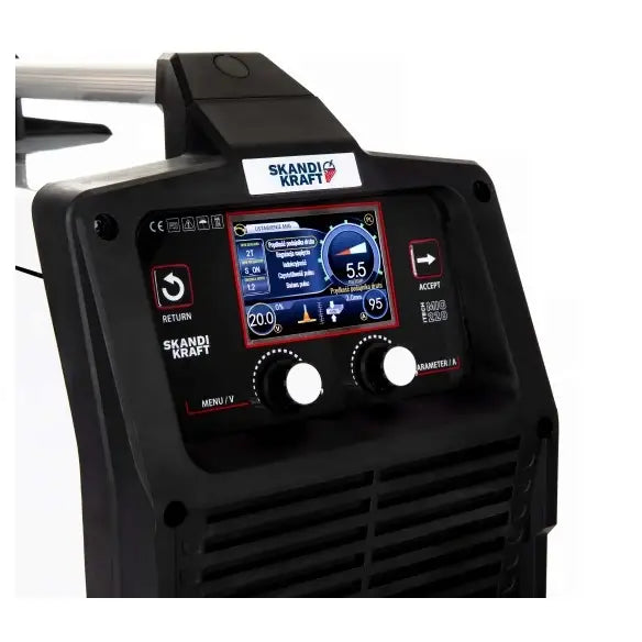 Invertersveiser Mig Skandi Kraft med digitalt kontrollpanel, to dreieknapper og fargeskjerm i nærbilde.