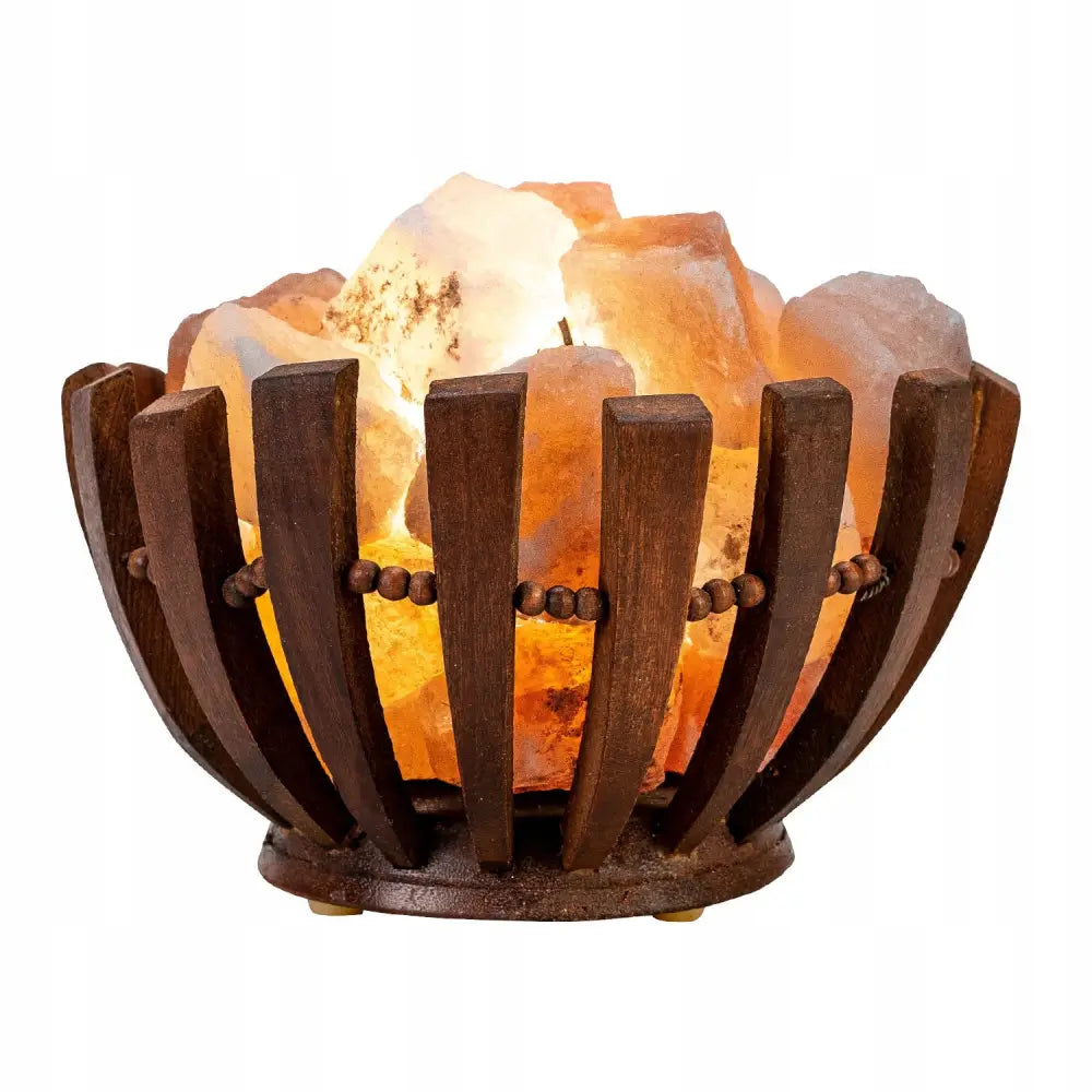 Ionisator saltlampe i bolleform med mørkebrunt treverk og glødende oransje og hvite saltsteiner.