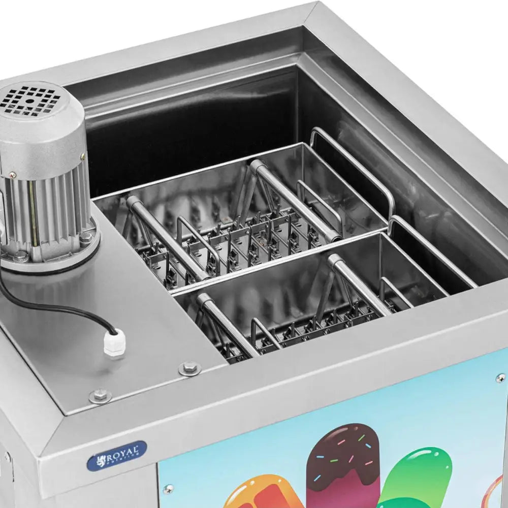 Ismaskin for popsicle-produksjon, toppbilde med to kurver og fargerike ispinner foran på rustfri overflate.