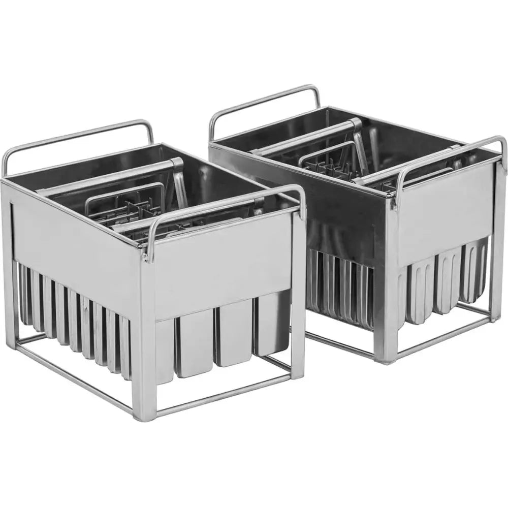 Ismaskin for popsicle-produksjon, skrått sett mot to rustfrie beholdere med håndtak og innvendige sylindere.