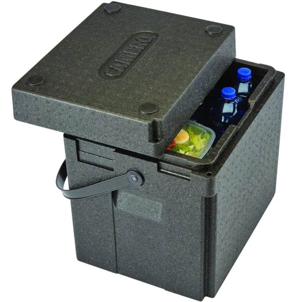 Isolert termisk lastetopp CAM GOBOX 35 l, skrå oversikt med åpent lokk, flasker og matboks inni.