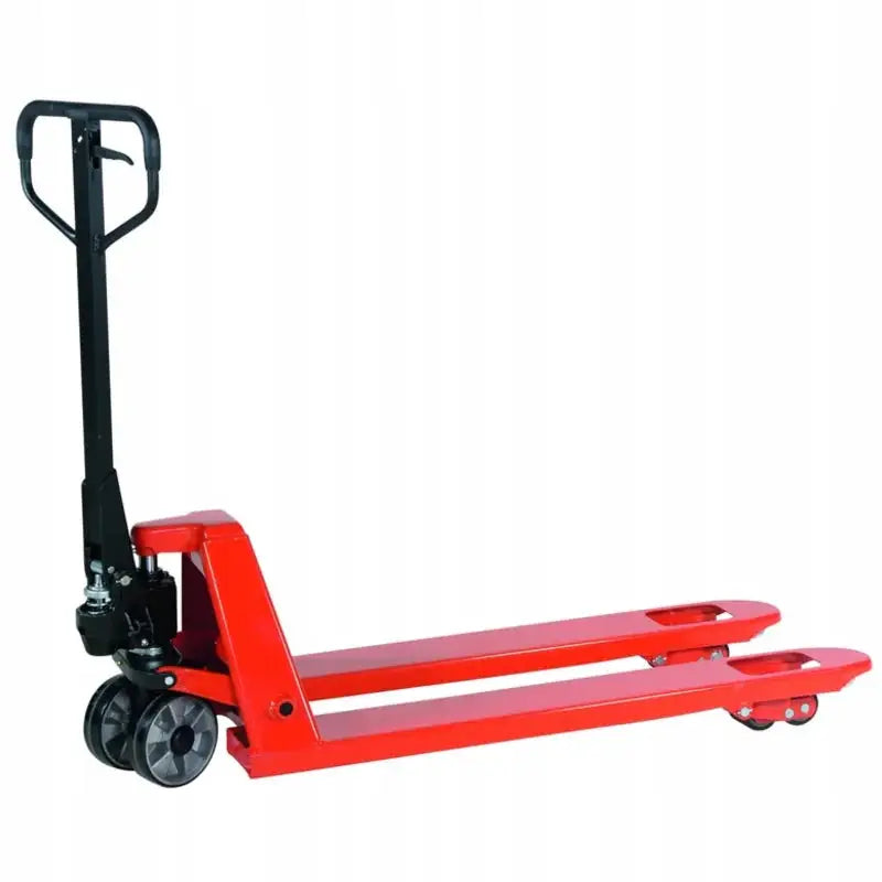 Jekketralle i rød metall, sidevisning med sorte gummihjul og håndtak tydelig mot hvit bakgrunn.