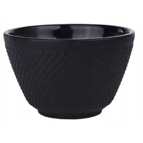 Sort keramikkkopp med matt, prikkete utside og blank innside, sideprofil fra Jern Tepotte Sett Japansk.