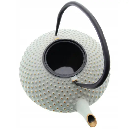 Jernkanne tevannkoker 1,25L, grå prikket tekanne sett ovenfra med åpent lokk og synlig innside.