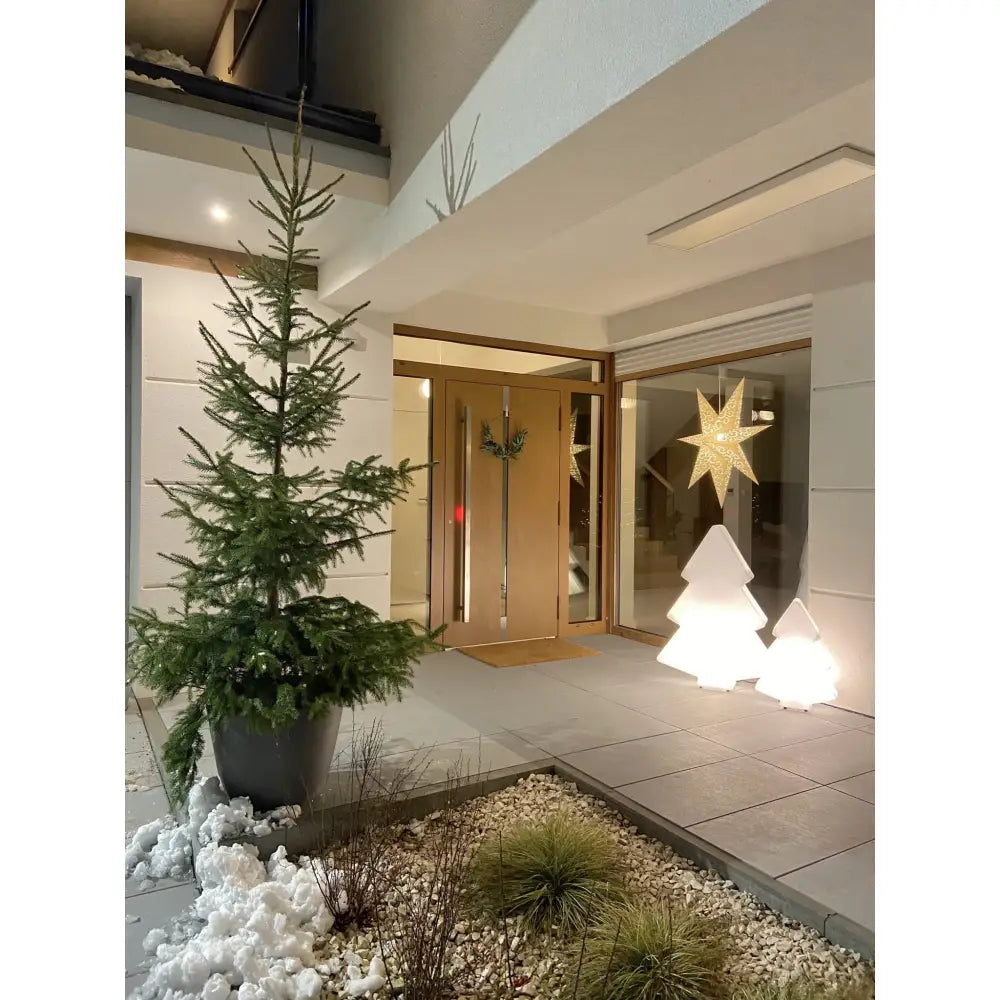 Juletre med Led-belysning l Varmt Lys (svart Kabel)