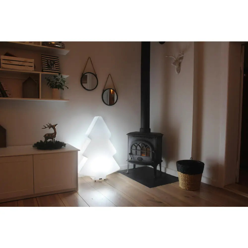 Juletre med Led-belysning m Kaldt Lys (hvit Innendørskabel)