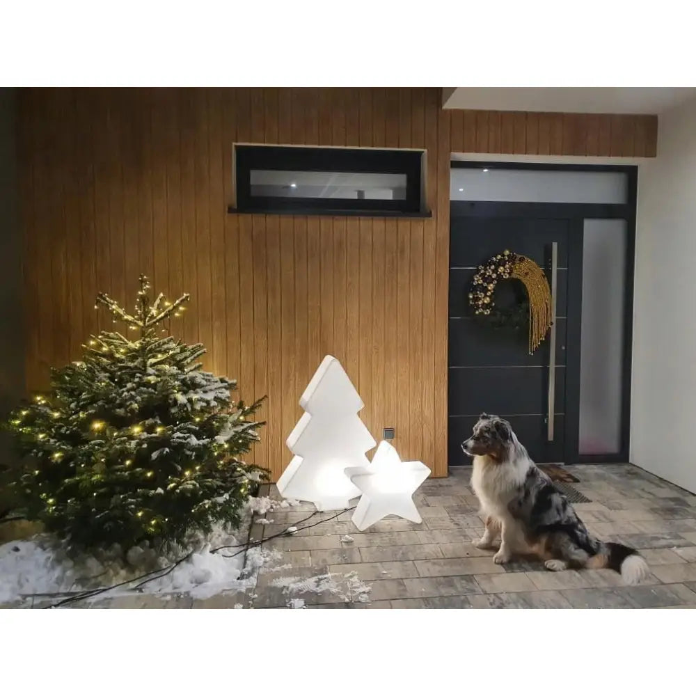 Juletre med Led-belysning m Kaldt Lys (svart Kabel)