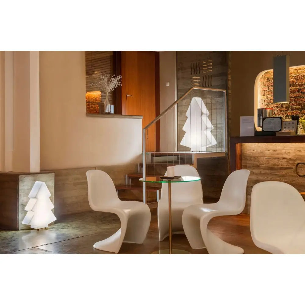 Juletre med Led-belysning m Kaldt Lys (svart Kabel)