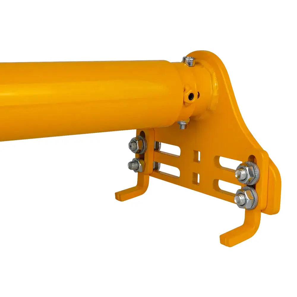 Justerbar hjulblokk fra Unitrailer, sidevisning som fremhever gule bolter, muttere og justerbare spor.