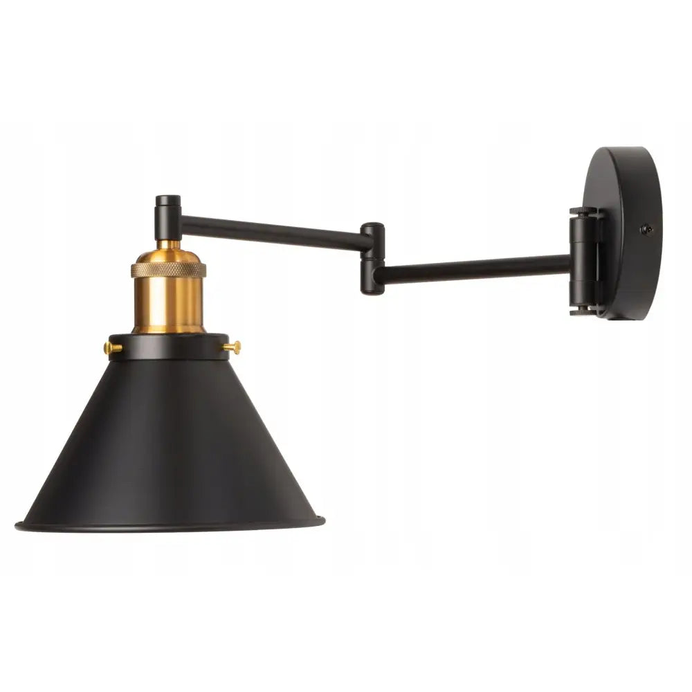 Justerbar metallvegglampe i svart med matt finish, messingsdetaljer og uttrekkbar arm sett fra siden.