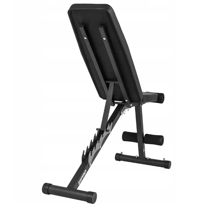 Justerbar treningsbenk Zipro Tempo bakfra, viser svart polstring, metallramme og flere justeringshakk.