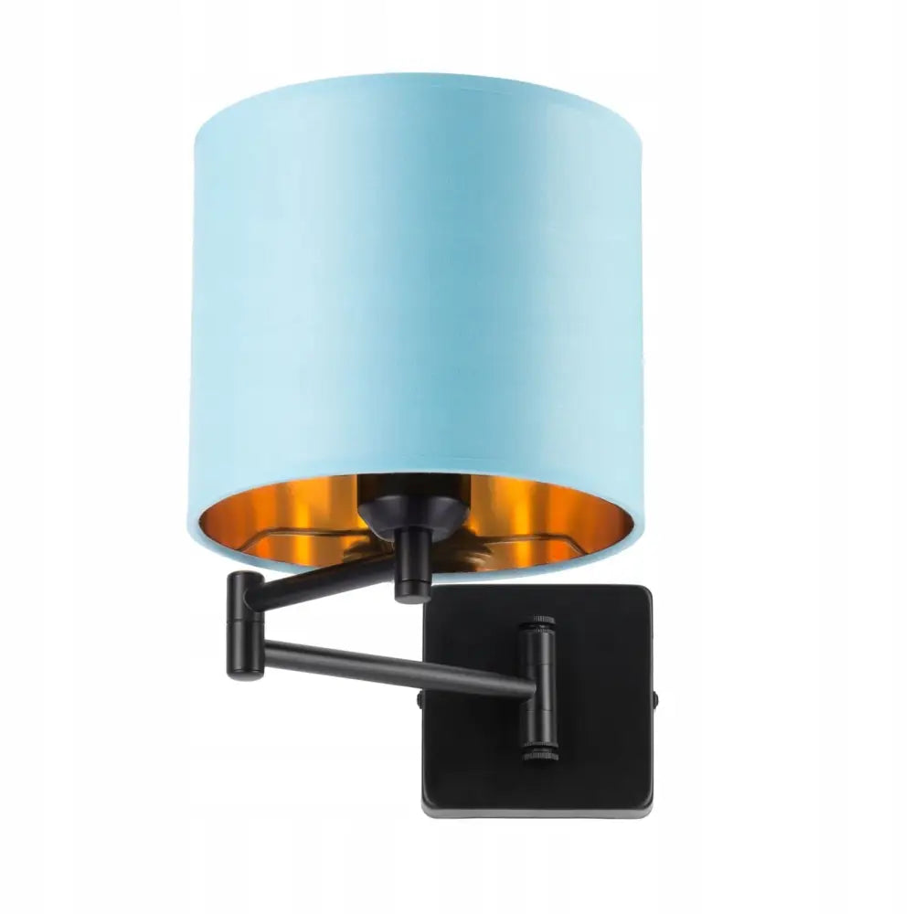 Justerbar vegglampe med sort svingarm og stor lyseblå skjerm med gullfarget innside, frontvisning.