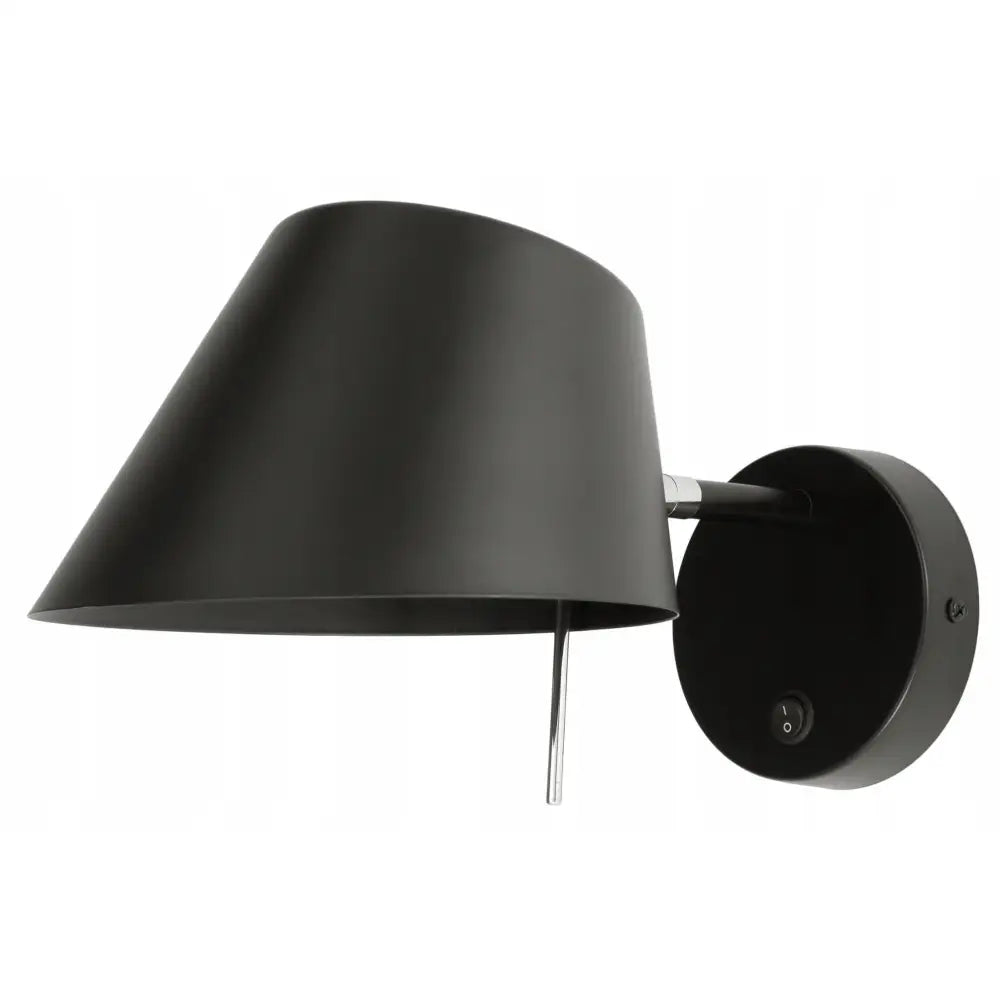 Justerbar vegglampe Fenix i matt svart metall, sidevisning med konformet skjerm, bryter og håndtak.