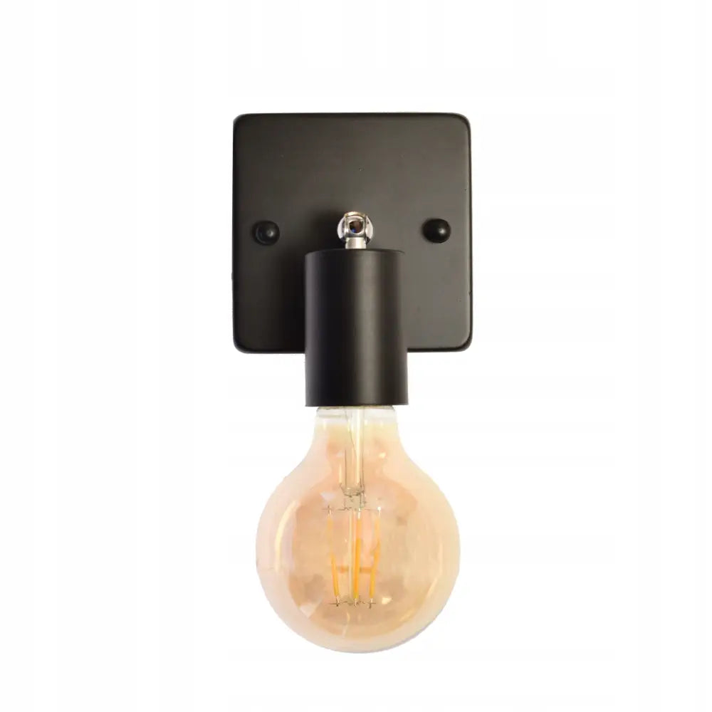 Justert Svart Kvadratisk Liten Ezo Vegglys, frontbilde med synlig retrofilamentpære og sort firkantet bakplate.