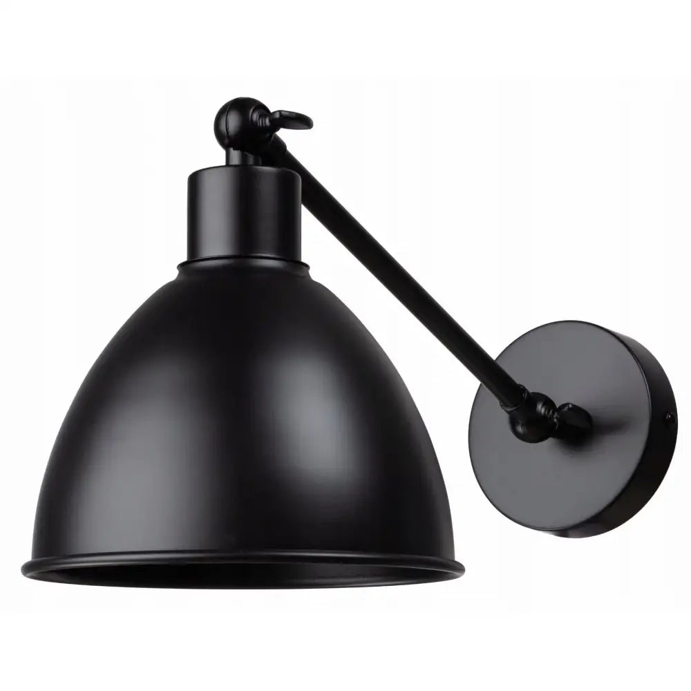 Justervbar veggmontert metallampe i svart med stor rund skjerm og fleksibel arm, sett fra siden.