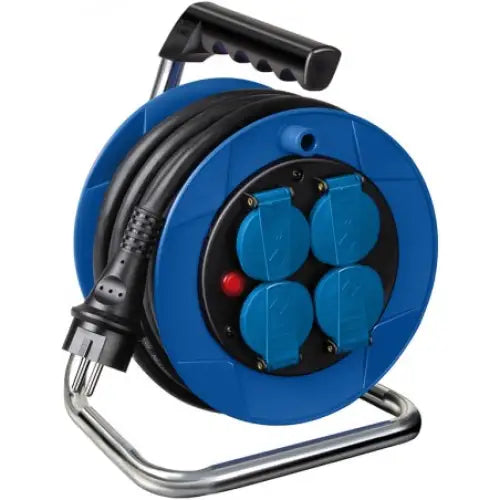 Kabeltrommel Brobusta Kompakt, blå med sort kabel, fire stikkontakter, bærehåndtak og rød lampe.