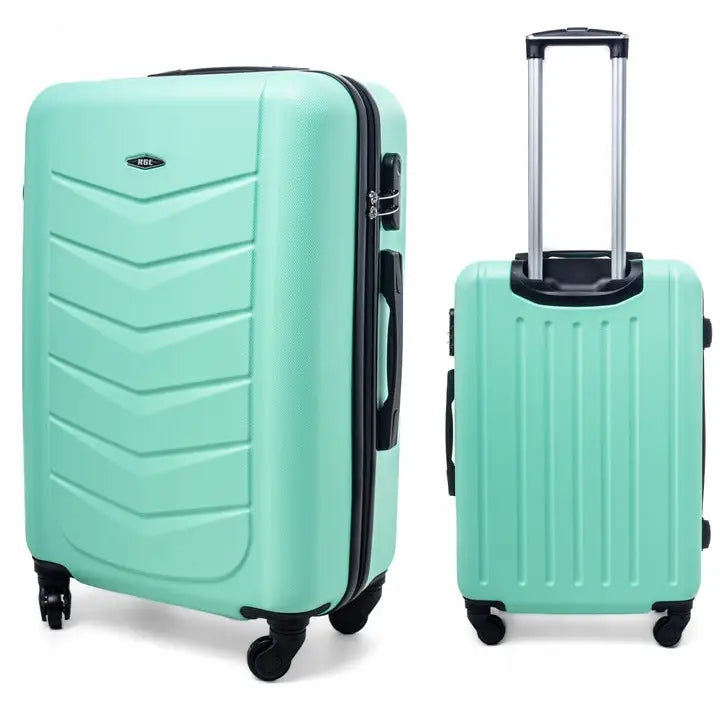 Kabin-koffert i mintgrønn hardplast, skrå forside og bakside, fire sorte hjul og sølv teleskophåndtak.