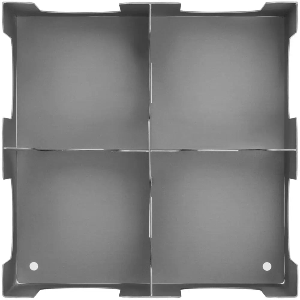 Kaffedrikke takeaway kopp- og lokkholder i stål, grå boks med fire kvadratiske rom sett ovenfra.