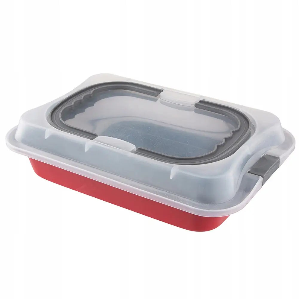 Kakeform med lokk, rød rektangulær boks med gjennomsiktig lokk og grå kant, låseklips synlig fra skrå vinkel.