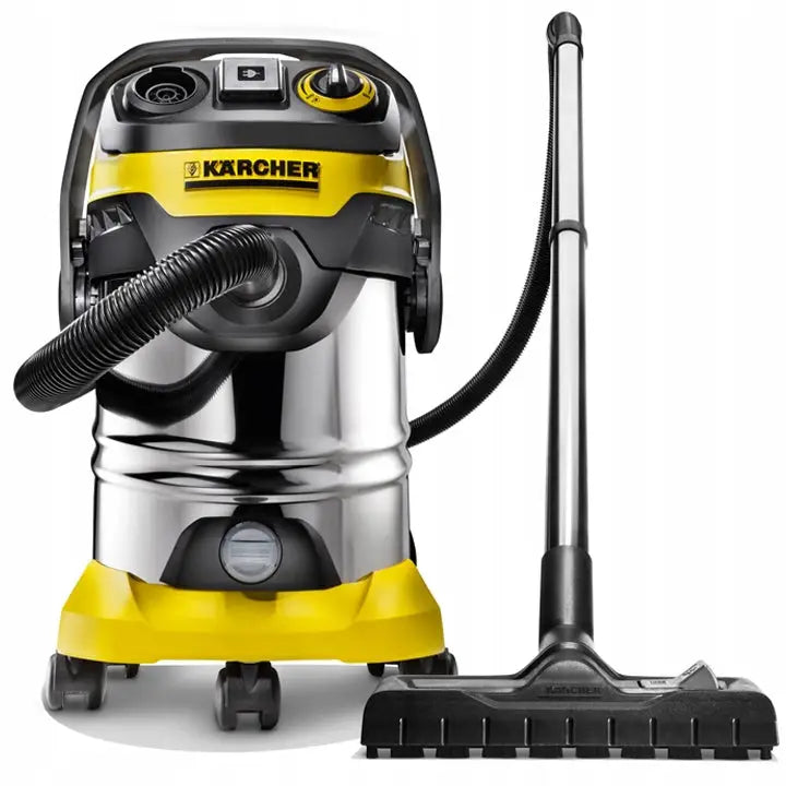 Karcher Wd6 industristøvsuger, frontbilde med fleksibel slange, store hjul og bredt gulvmunnstykke.