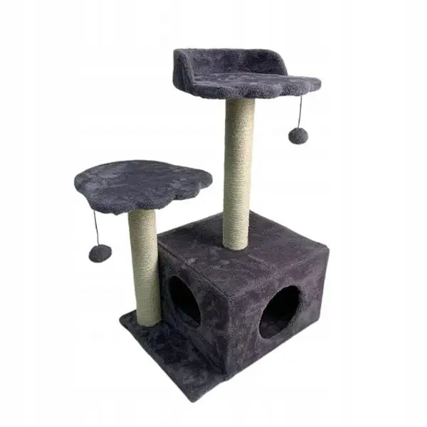 Kattetre med grå plattformer, to sisal-klorestolper, hule og hengende lekeballer, sett forfra.