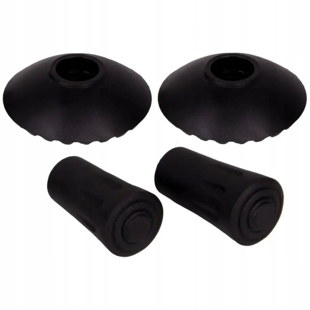 Kije Trekking Enero Eventyr, sett med svarte gummideler og rillede gummiføtter fra skrå vinkel.