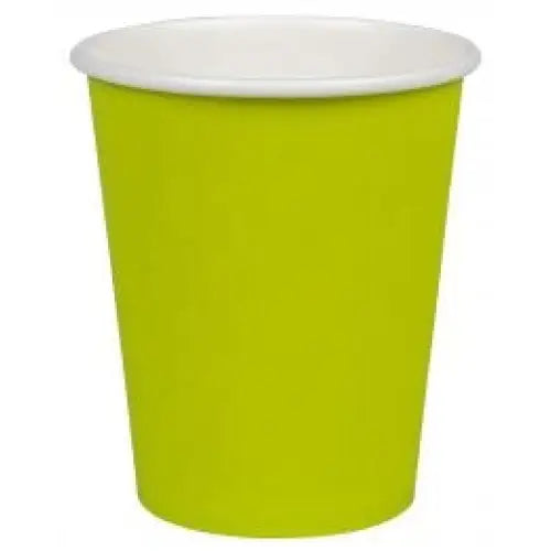 Kiwi grønn papirkopp for kaffe 250ml, skrå forfra med hvit innside mot hvit bakgrunn.