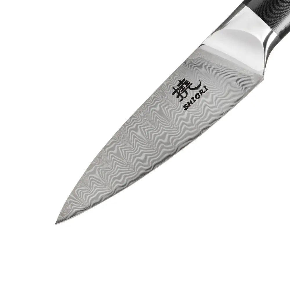 Kjøkkenkniv Shiori Yasashi-sa Shōto, nærbilde av damaskmønstret knivblad med gravert japansk merke.