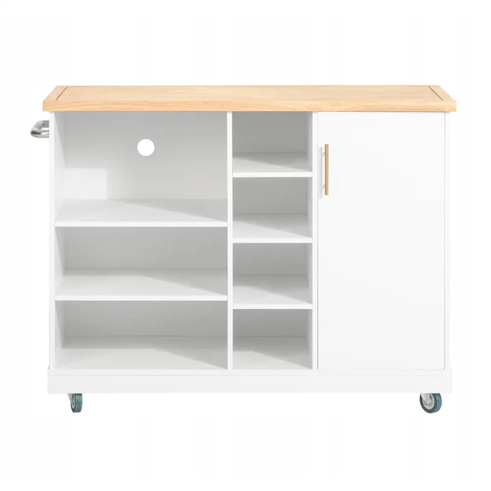 Kjøkkenøy med hylle og skap, hvit med lys treplate og gullhåndtak, sett rett forfra på hjul.