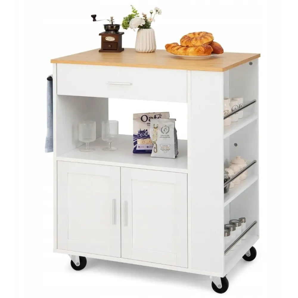 Kjøkkenøy på hjul, skrå vinkel viser åpen hylle med glass, sidehyller med metallstenger og lys trebenkeplate.