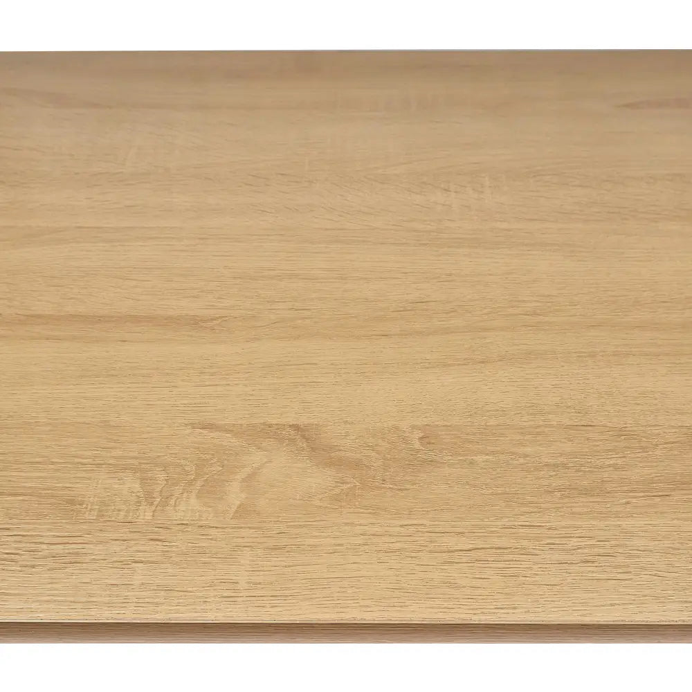 Kjøkkenøy på hjul, nærbilde av lys eikfarget bordplate med jevn overflate og naturtro trefiner.