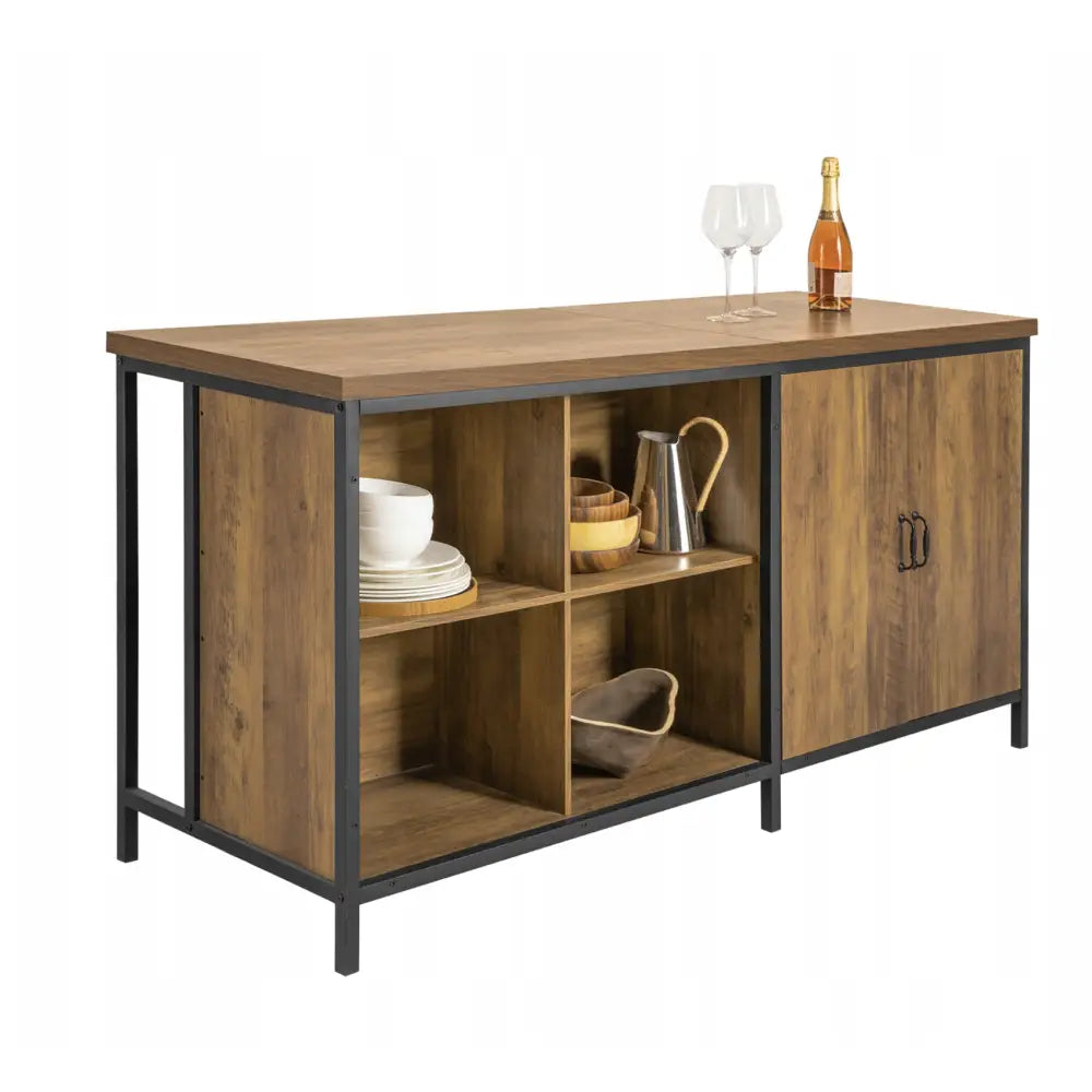 Kjøkkenøy spisebord i treimitasjon, vinkelvisning med åpne hyller fylt med servise og karafler, sorte metallrammer.