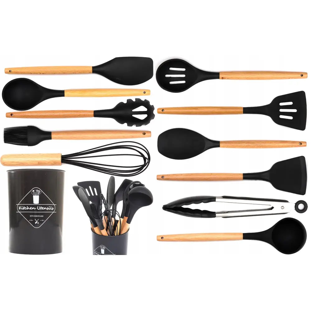 Kjøkkenutstyr sett med svarte silikonredskaper og lyse treskaft, sett ovenfra med medfølgende oppbevaringsboks.