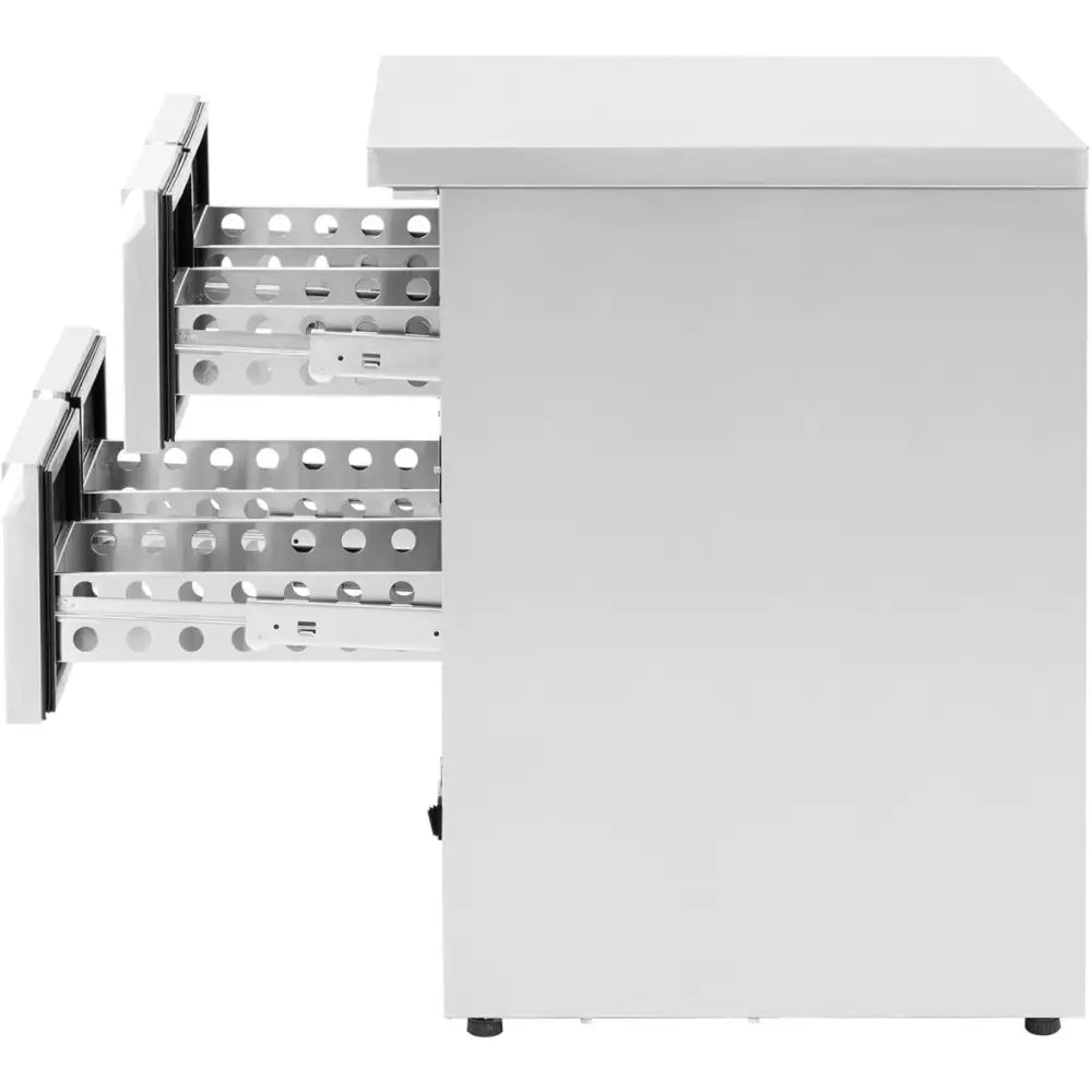 Kjølebord med arbeidsplate, sidevisning med to åpne skuffer som viser perforerte metallskinner.