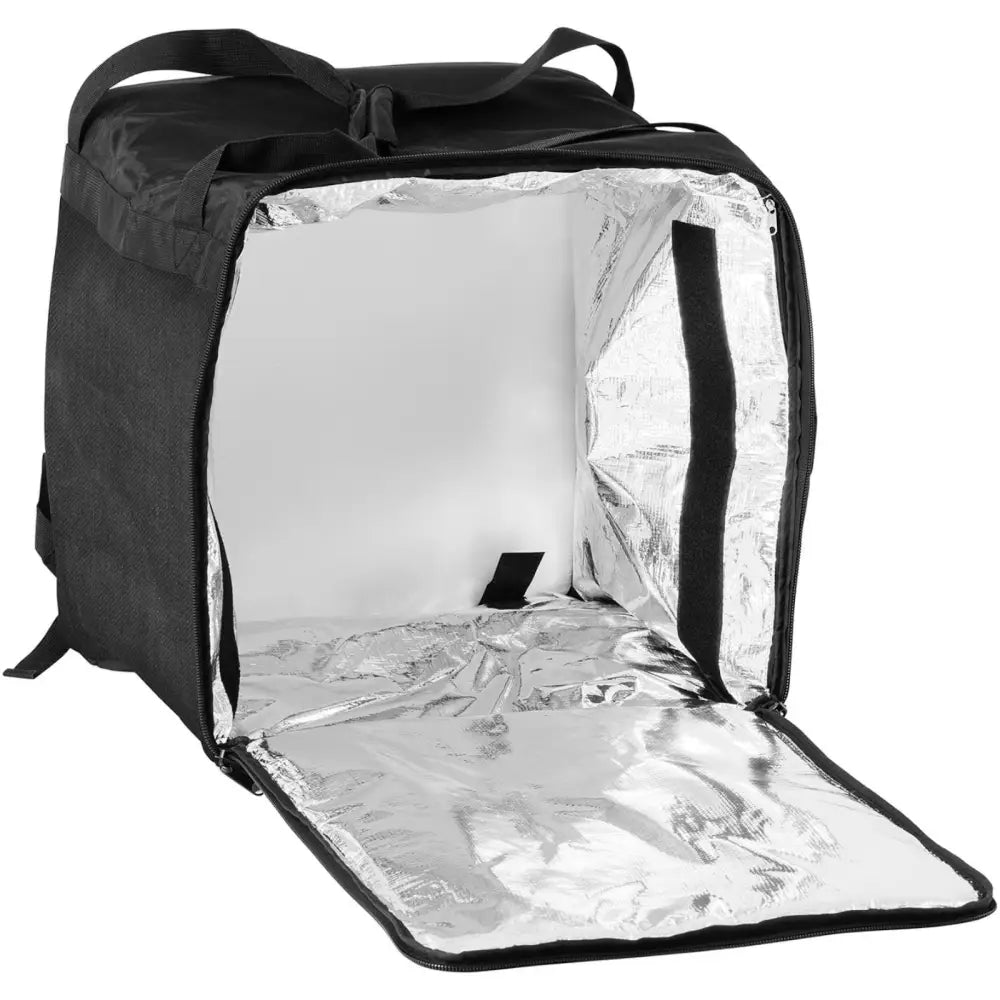 Kjølesekk for pizzatransport, åpen frontluke viser sølvfarget isolasjon og borrelåslukking.